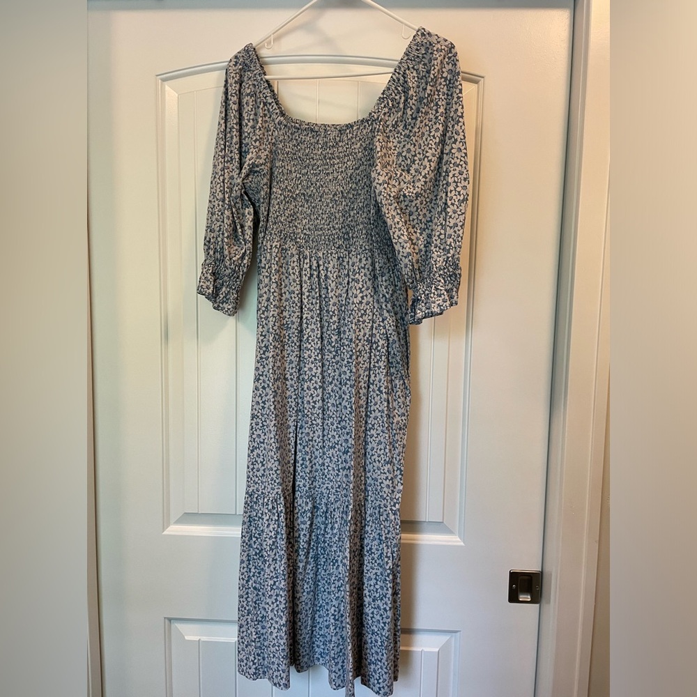 Madewell Lucie Dress. MIDI Length. Size M. Blue/white floral